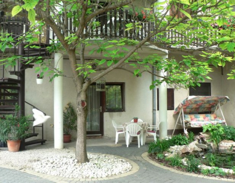 Éva Apartman