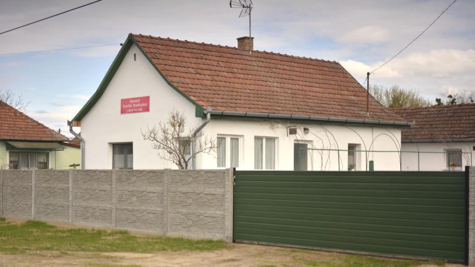 �br�nyi Ny�rf�s Vend�gh�z  - Ny�r�br�ny