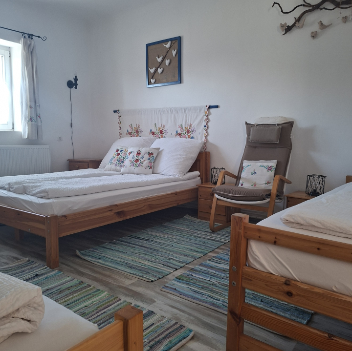 �br�nyi Ny�rf�s Vend�gh�z  - Ny�r�br�ny