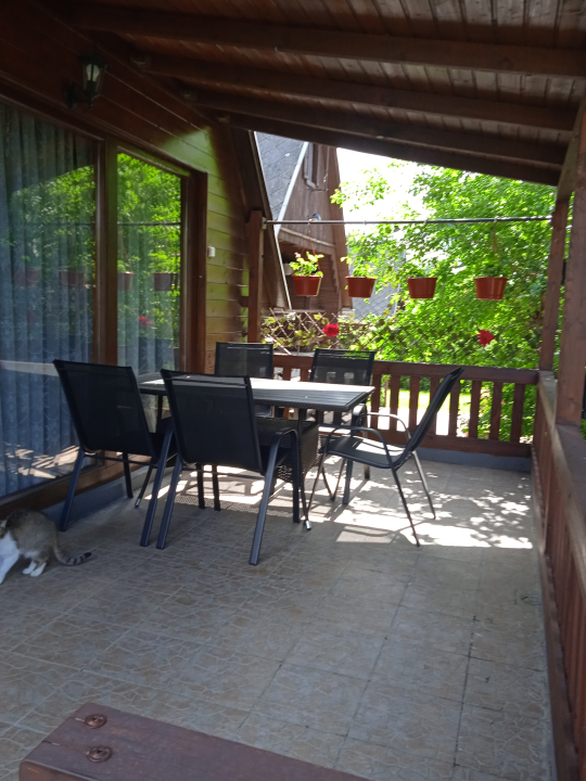 F�zfa Vend�gh�z - Feh�rv�rcsurg�