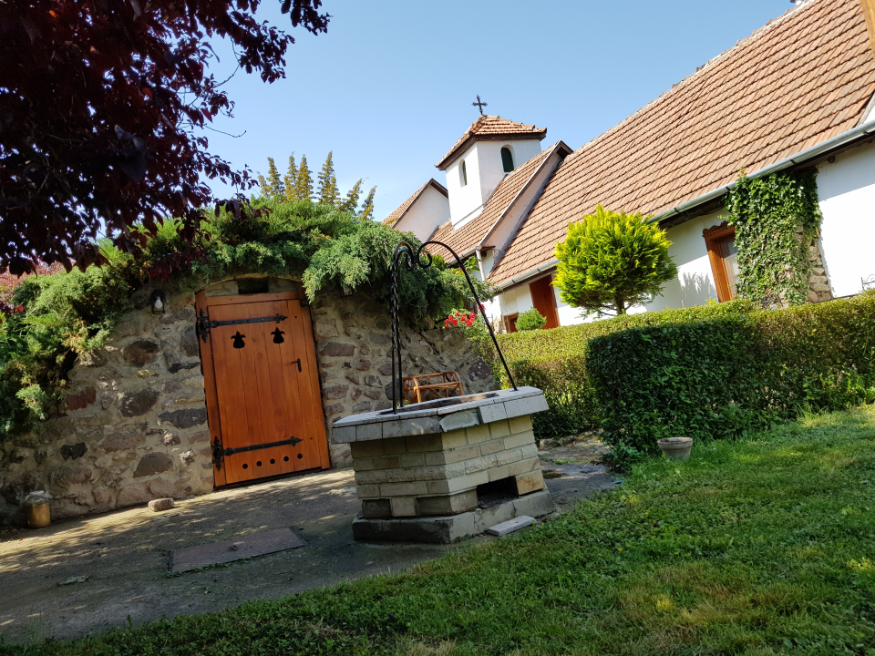 Hejce Tornyos �s Vend�gh�z - Hejce