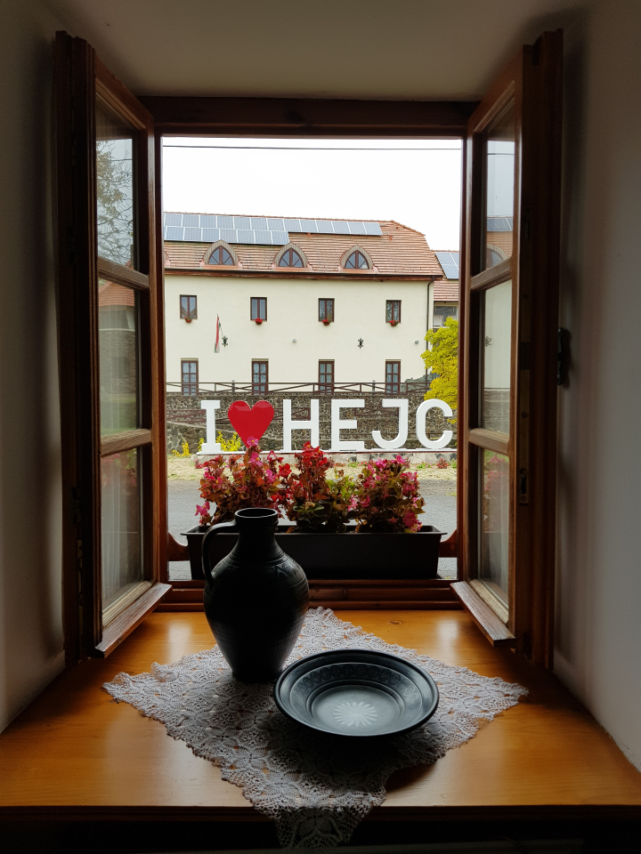 Hejce Tornyos �s Vend�gh�z - Hejce