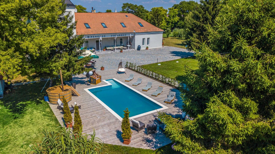 Herczeg Udvarh�z - Poroszl�