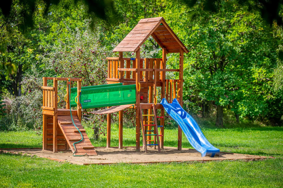 Herczeg Udvarh�z - Poroszl�