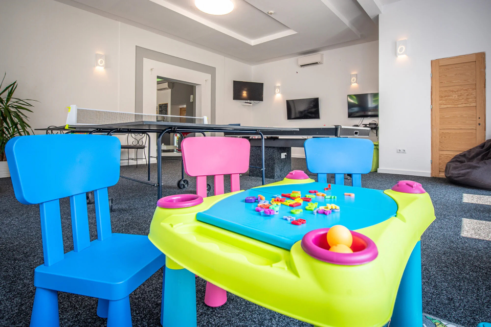 Herczeg Udvarh�z - Poroszl�