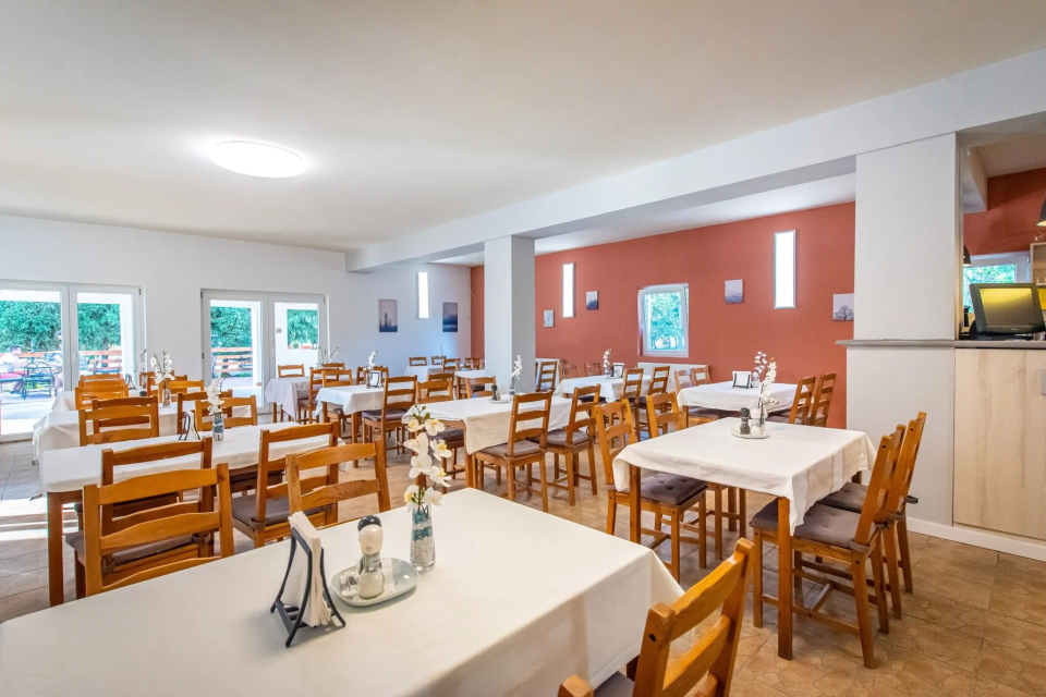 Herczeg Udvarh�z - Poroszl�