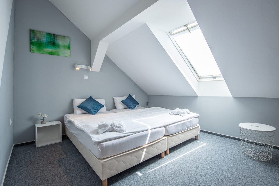 Herczeg Udvarh�z - Poroszl�