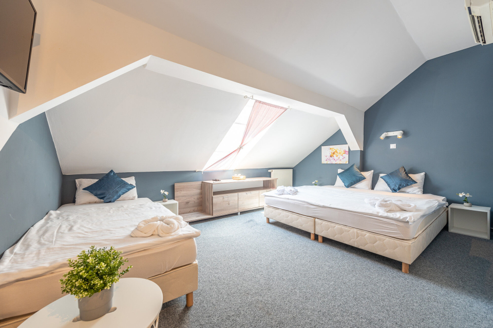 Herczeg Udvarh�z - Poroszl�