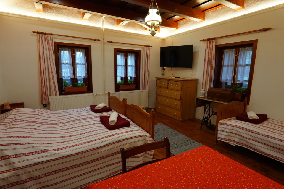 H�tl�mp�s Vend�gh�z - Holl�k�