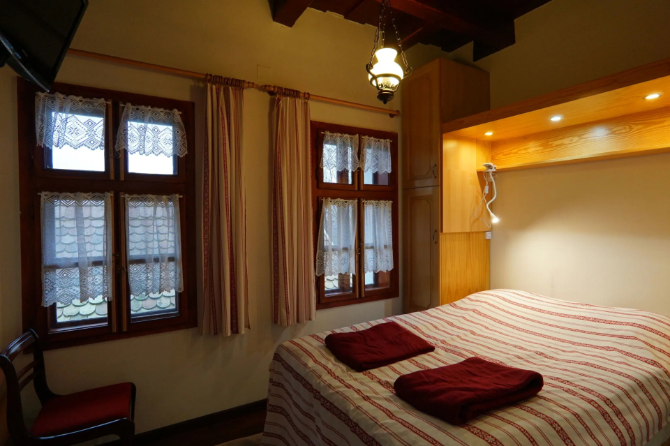 H�tl�mp�s Vend�gh�z - Holl�k�