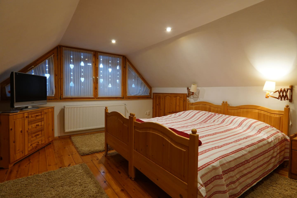 H�tl�mp�s Vend�gh�z - Holl�k�