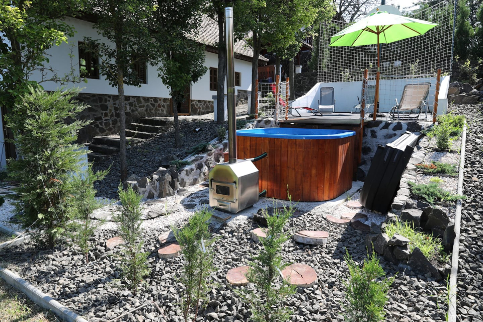 H�tl�mp�s Vend�gh�z - Holl�k�