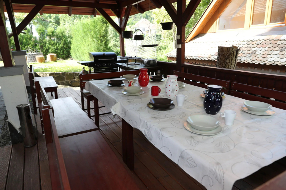 H�tl�mp�s Vend�gh�z - Holl�k�