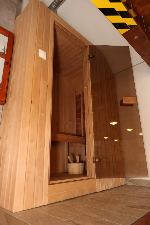 H�tl�mp�s Vend�gh�z - Holl�k�