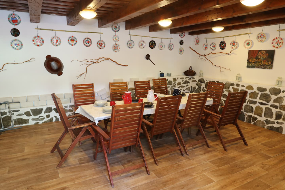 H�tl�mp�s Vend�gh�z - Holl�k�