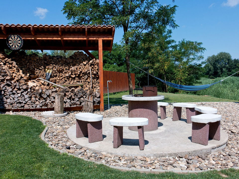 Holt-Szamos Vend�gh�z - Gy�rtelek