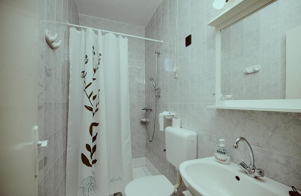 Ikerfenyk apartman - Egerszalk