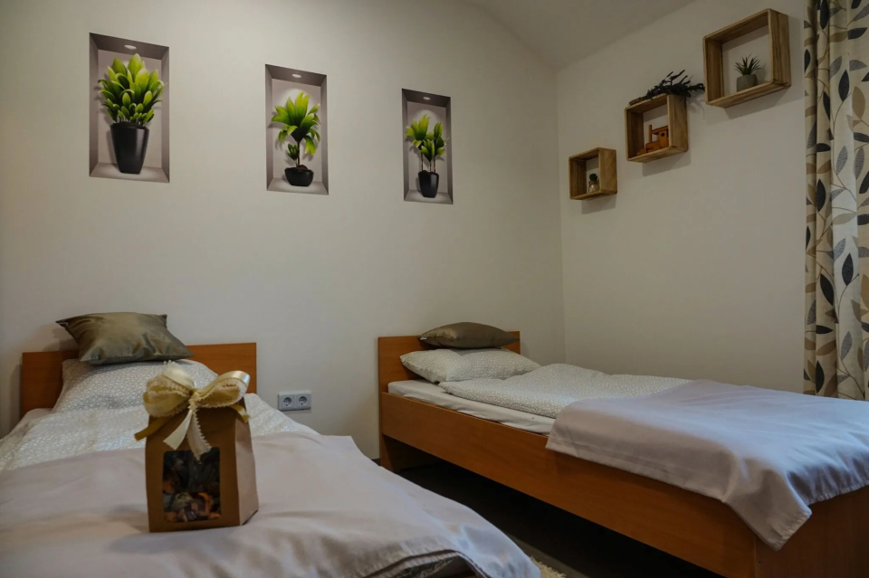 Men�ra Vend�gh�z - Holl�h�za