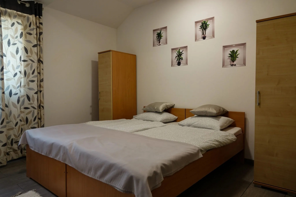 Men�ra Vend�gh�z - Holl�h�za