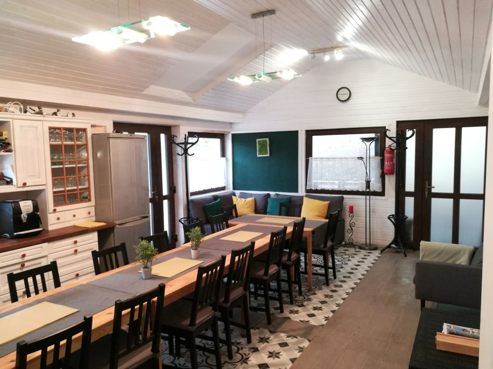 Men�ra Vend�gh�z - Holl�h�za