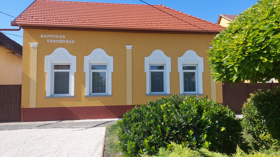 Napsug�r Vend�gh�z