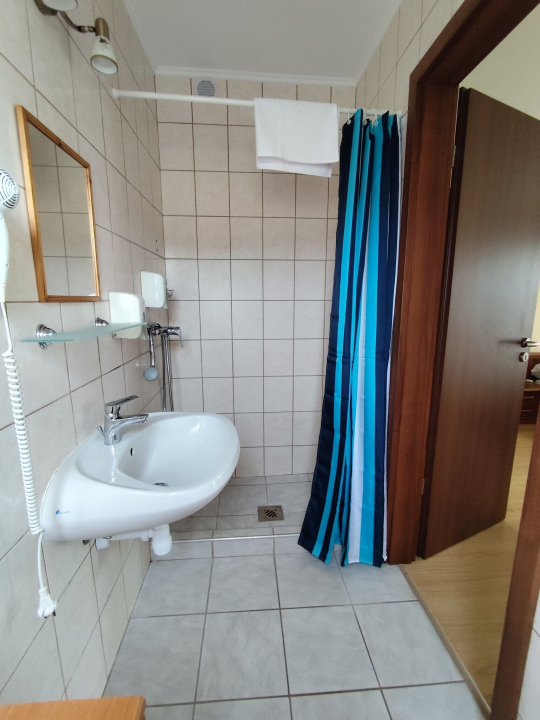 N�gy �vszak Vend�gh�z - Demj�n