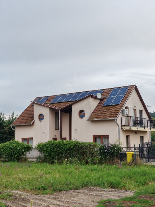 N�gy �vszak Vend�gh�z - Demj�n