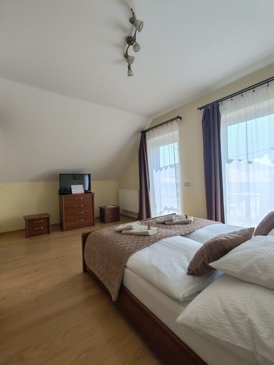 N�gy �vszak Vend�gh�z - Demj�n