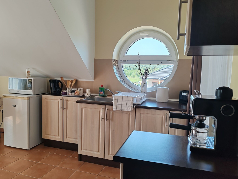 N�gy �vszak Vend�gh�z - Demj�n